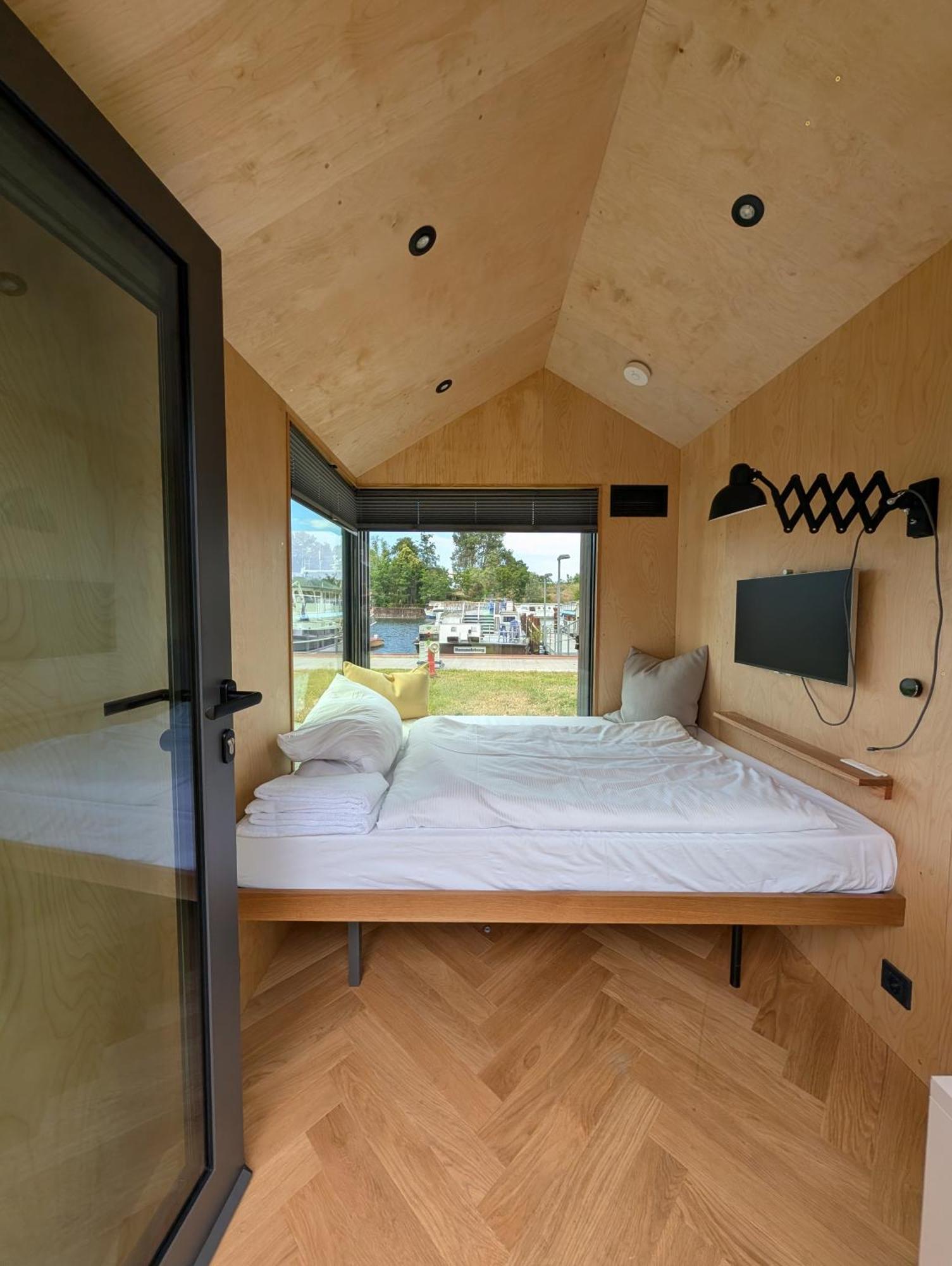Double Room Lake View,1774725562:JPEG